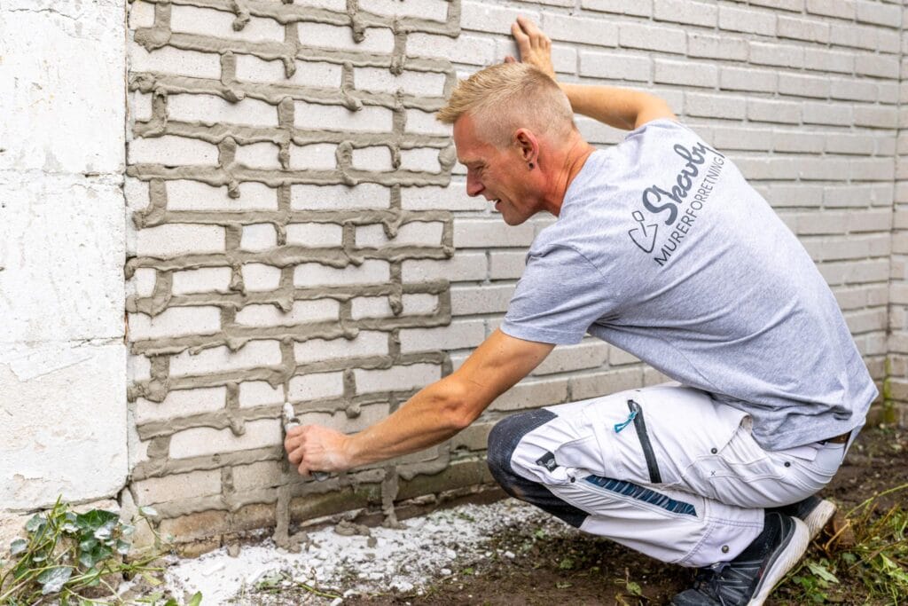 Murer fuger murstensvæg udendørs